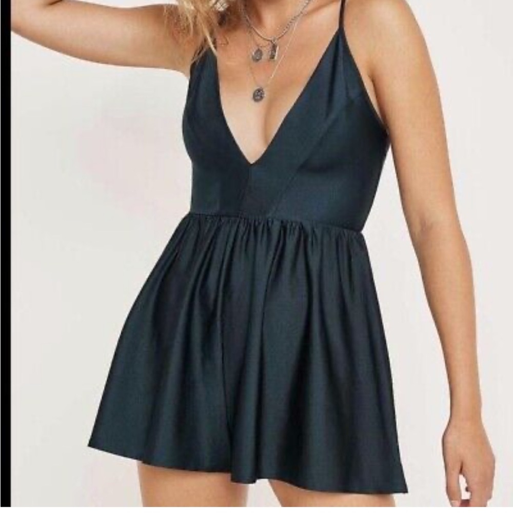 Urban Outfitters Black Cross-Back Romper size M